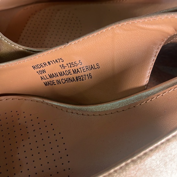 Comfortview sling back shoes, gold size 10 like new - Picture 5 of 8